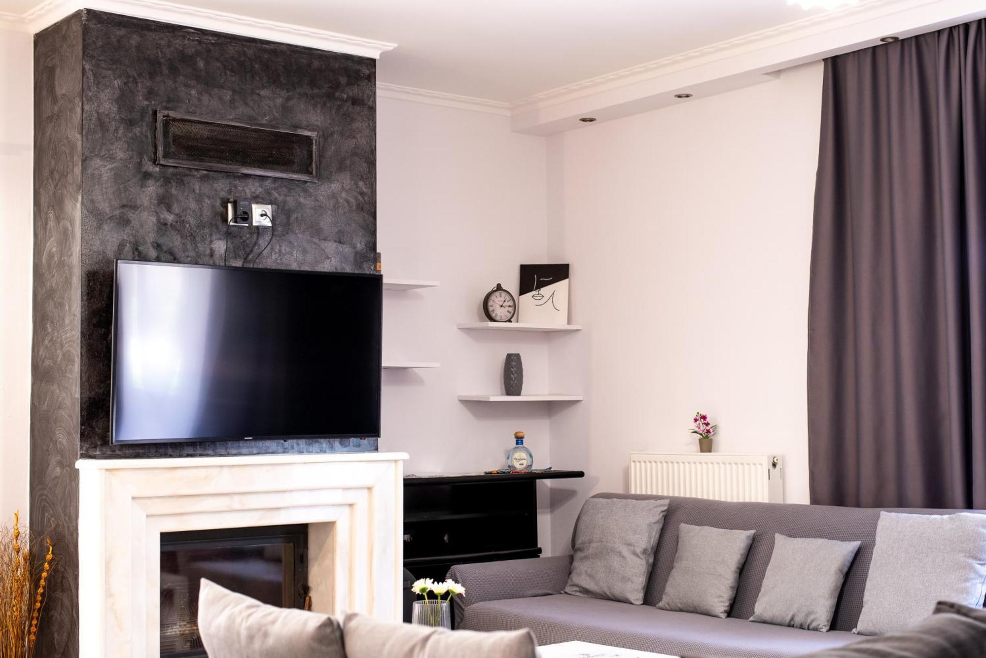 Sea And Airport Apartment Artemida  Exterior photo