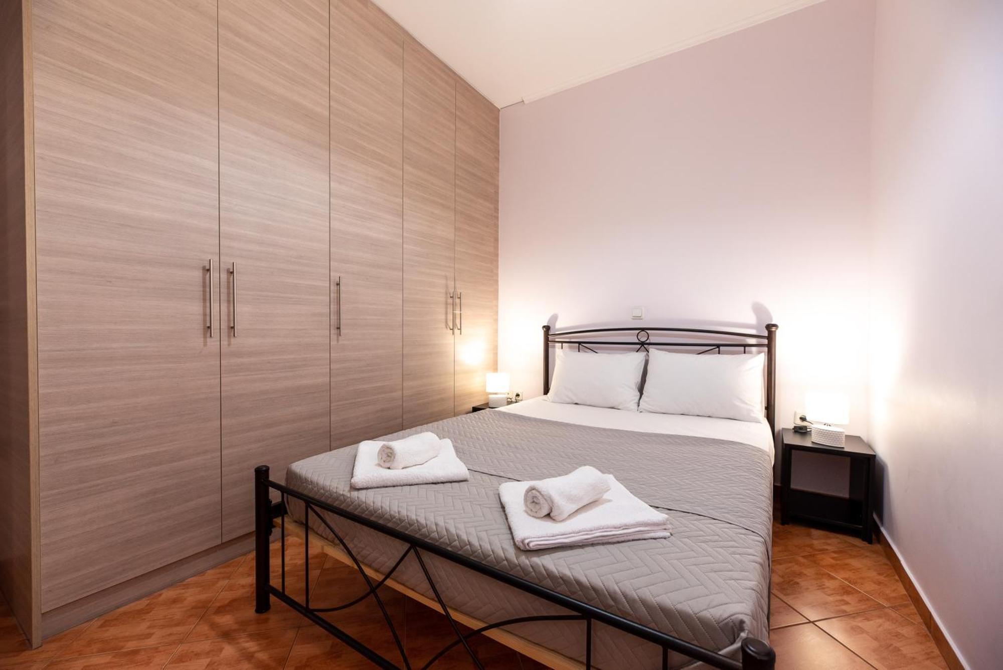 Sea And Airport Apartment Artemida  Exterior photo